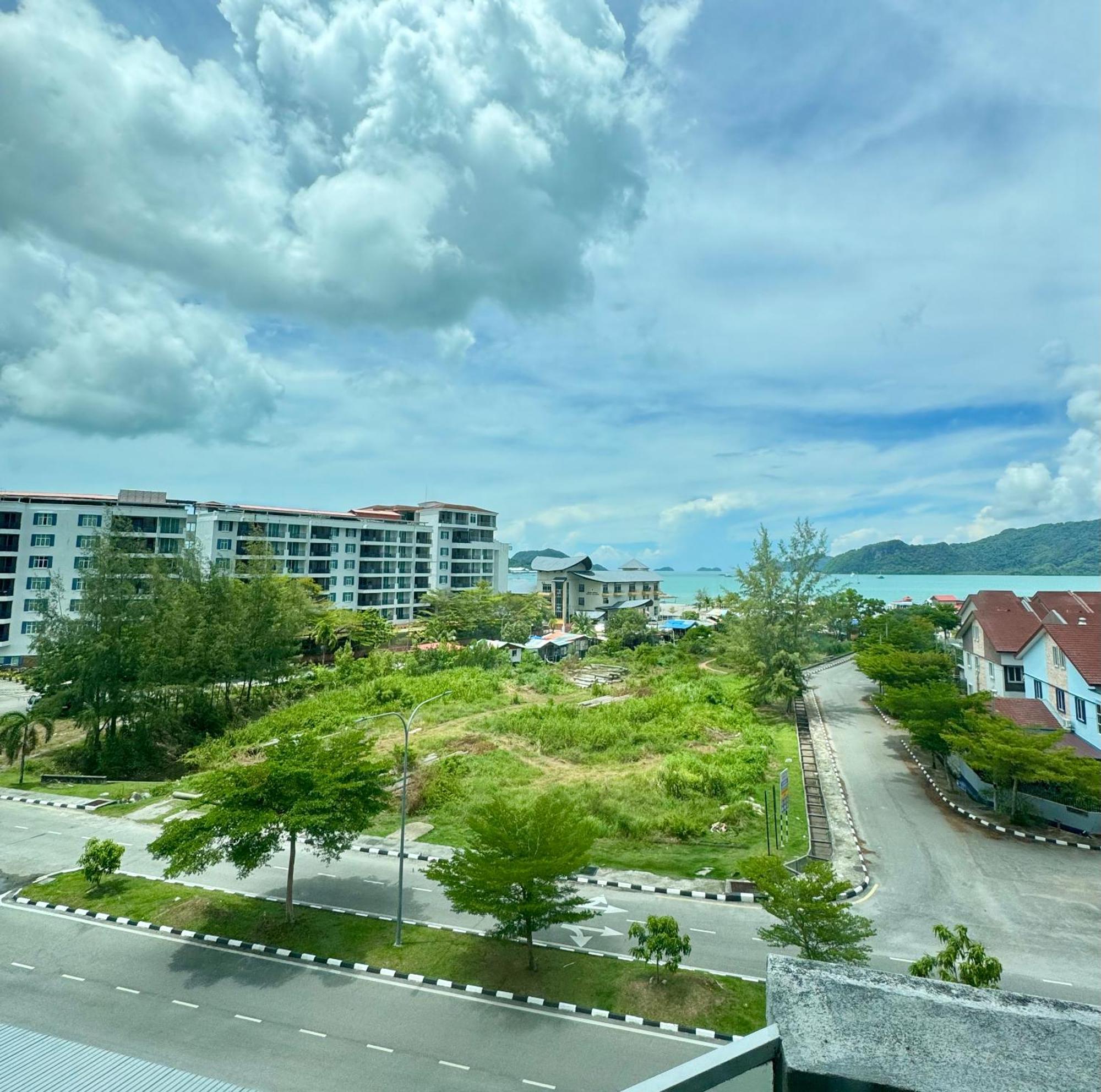 Full Moon Apartment Kuah Exterior photo